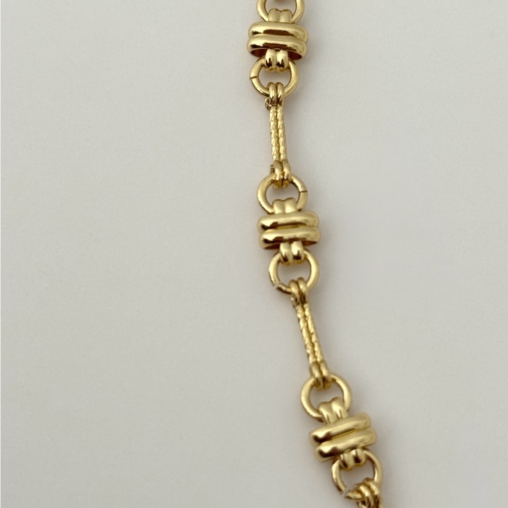 Magnolia Chain Link Necklace - Picture 2 of 4